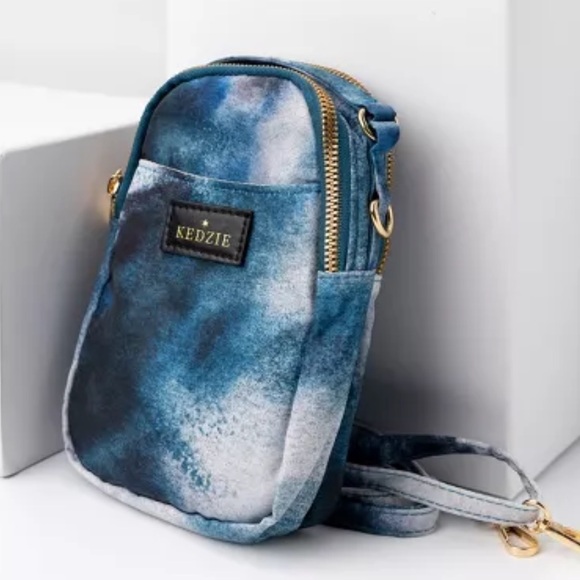 KEDZIE CROSSBODY ZIPPER BAG. ADJUSTABLE STRAP, TIE-DYE PRINT. - Picture 3 of 11